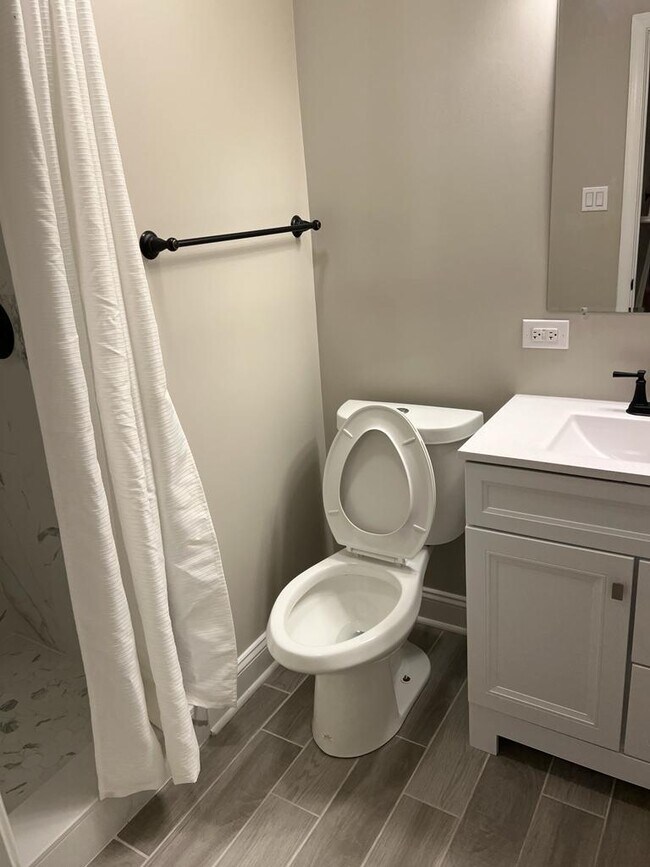 Building Photo - Spacious Newly Renovated Basement with Pri...