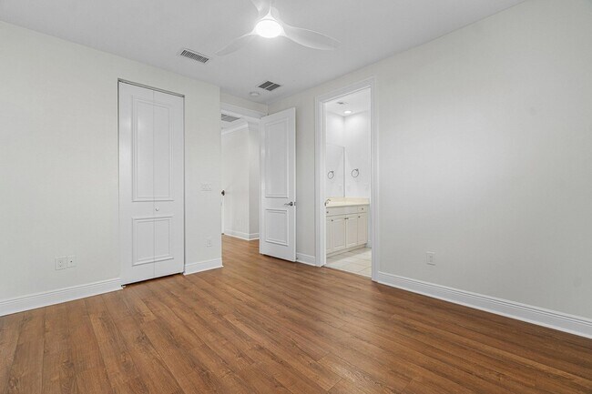 Building Photo - 6641 Conch Ct