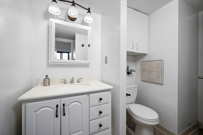 Building Photo - 127 Greyrock Pl