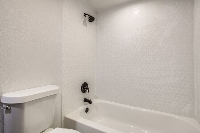 Building Photo - Creekside Condominumums Unit 33