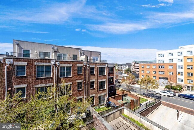 Building Photo - 181 E Reed Ave