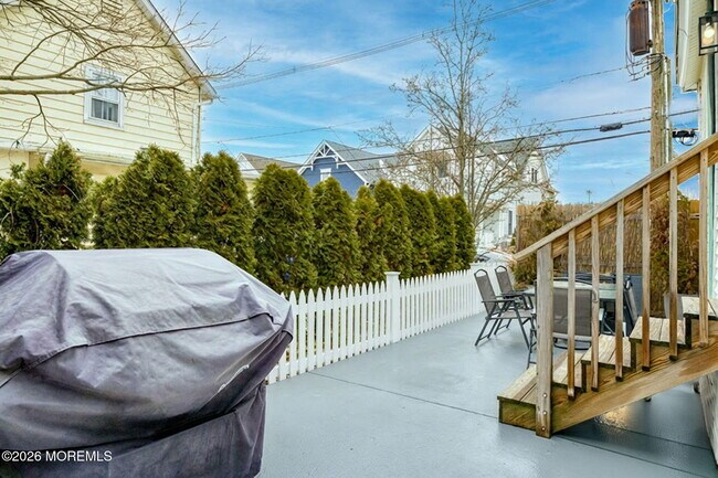 Building Photo - 148 Heck Ave