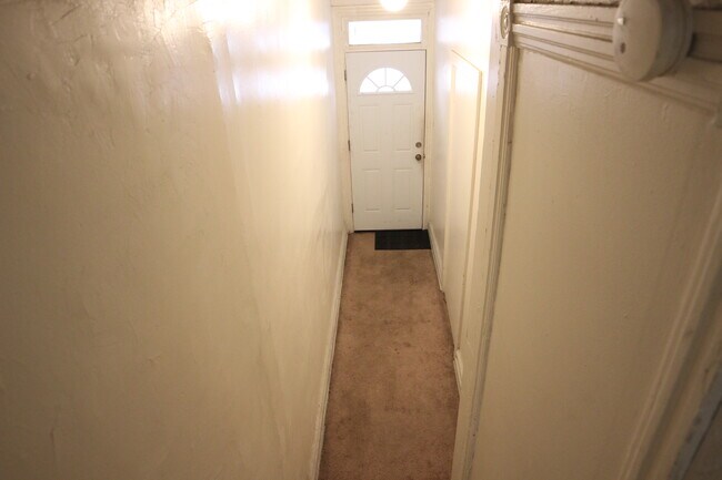 Building Photo - 1135 Oak St