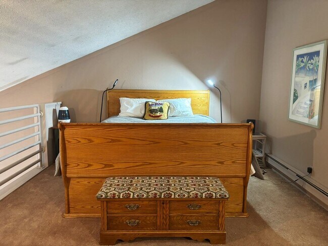 Building Photo - 2 Bedroom in a beautiful woodsy location!