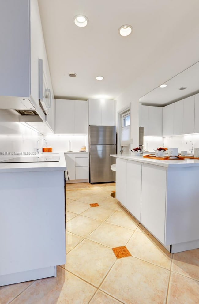 Building Photo - 1910 N Surf Rd