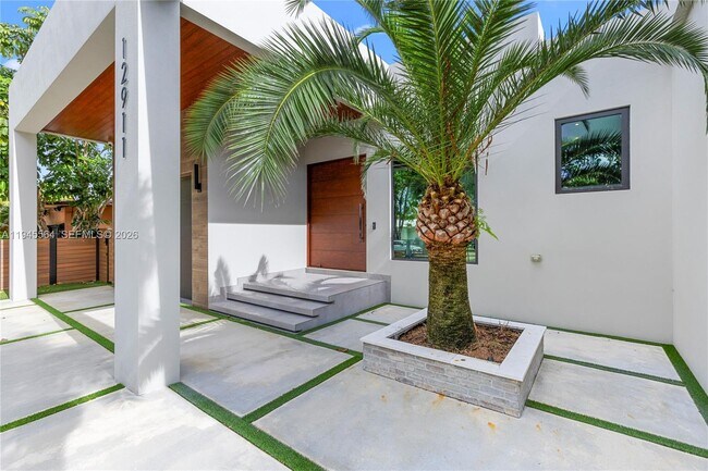 Building Photo - 12911 Oleander Rd