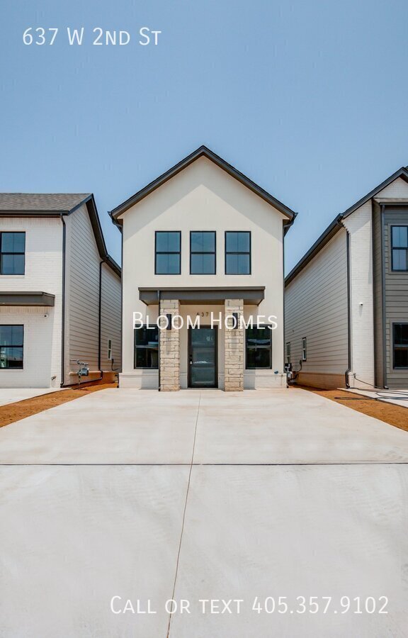 Building Photo - 637 W 2nd St