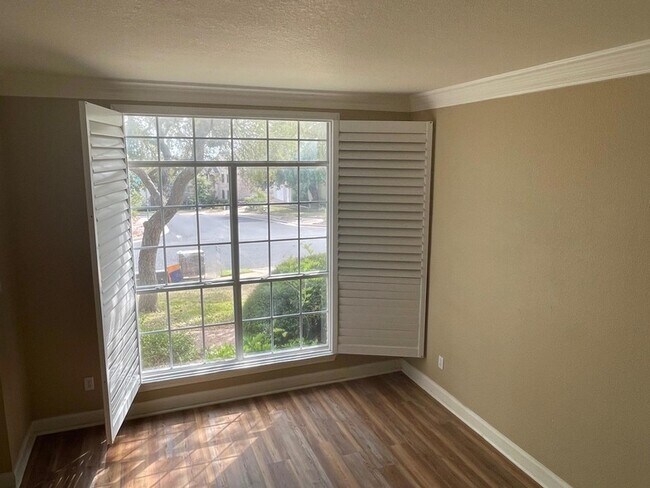 Building Photo - 8028 Bottlebrush Dr