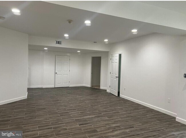 Building Photo - 1800 Eagles Ridge Ct\
