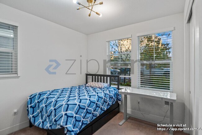 Building Photo - 2008 Confidence Wy