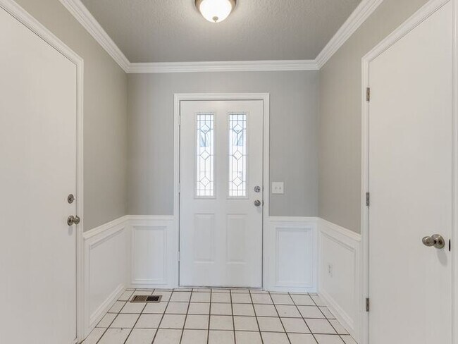 Building Photo - 509 Bluegrass Ln