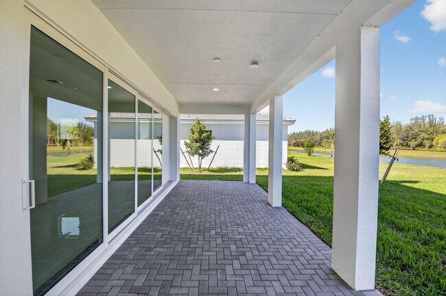 Building Photo - 15120 Wildwood Cir