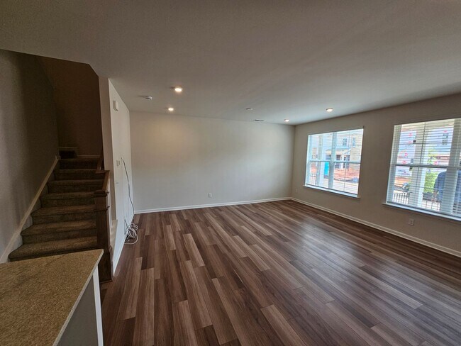 Building Photo - Like New Townhome in Mint Hill