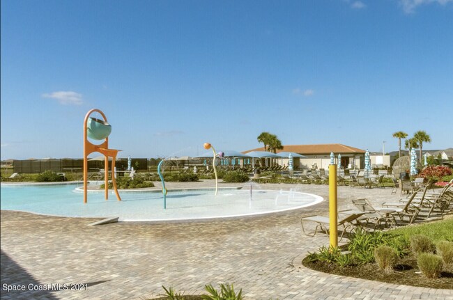 Building Photo - Loren Cove Villa