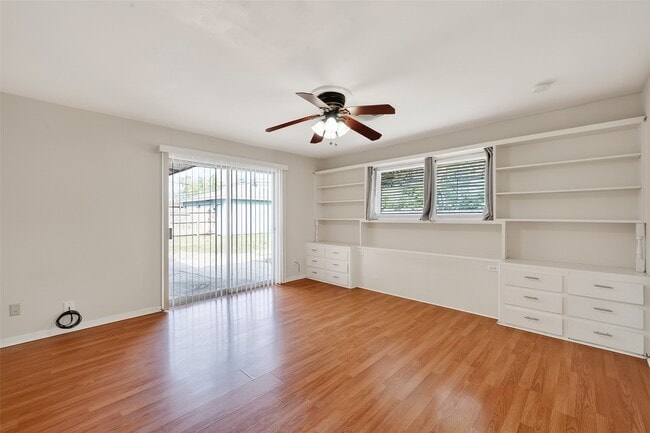 Building Photo - 2319 Blue Willow Dr