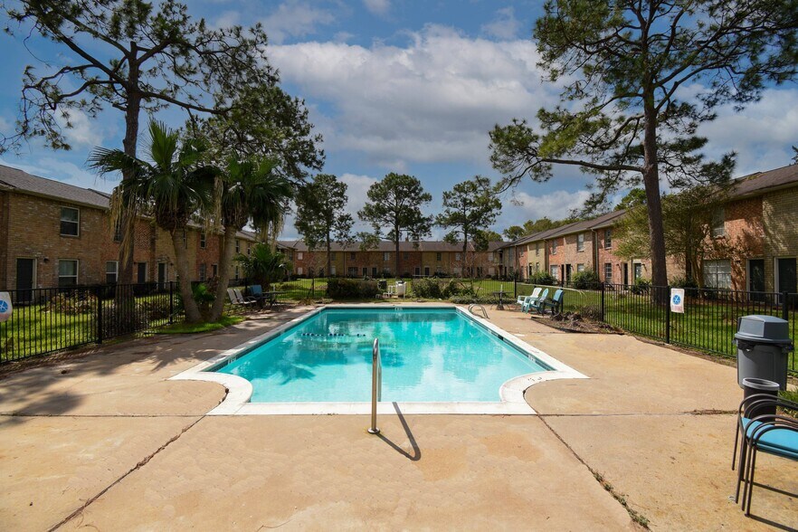 Serenity Luxury Townhomes 1200 Hospital Dr Angleton TX 77515