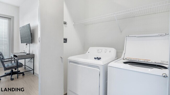 Building Photo - 101 S Center St