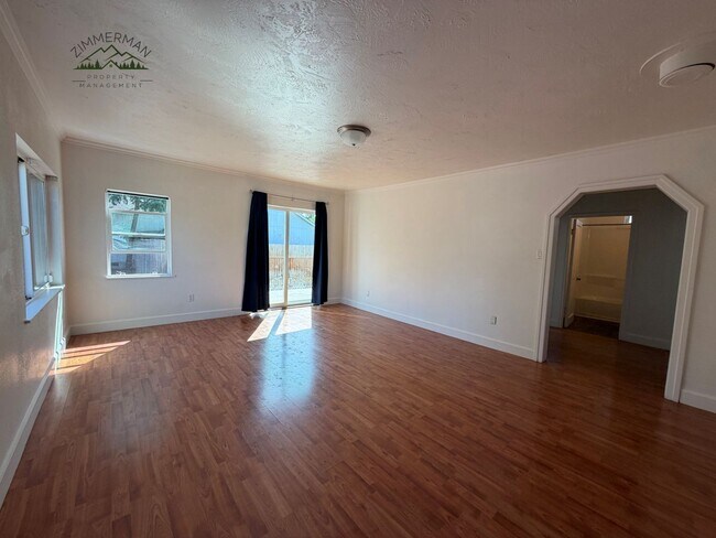 Building Photo - 460 S 41st St