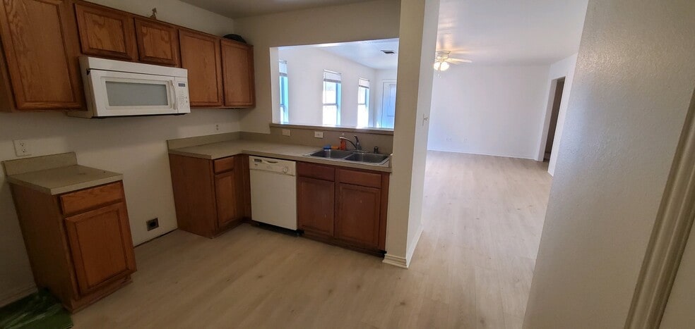 Building Photo - 13637 Biggs St