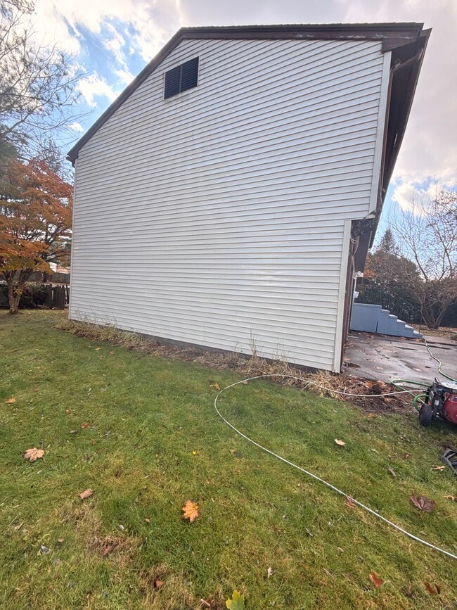 Building Photo - 606 Rye St