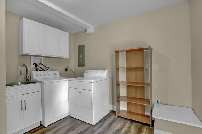 Building Photo - Charming Home with Modern Upgrades and Out...