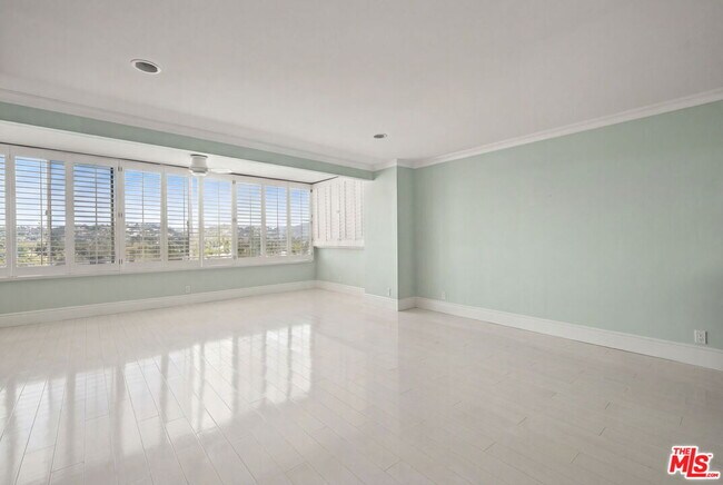 Building Photo - 875 Comstock Ave