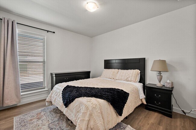 Building Photo - 2156 Langford Ave