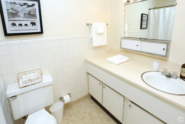 BF Lex KY Photo - Model Bath.jpg - BelleFontaine Apartment Homes
