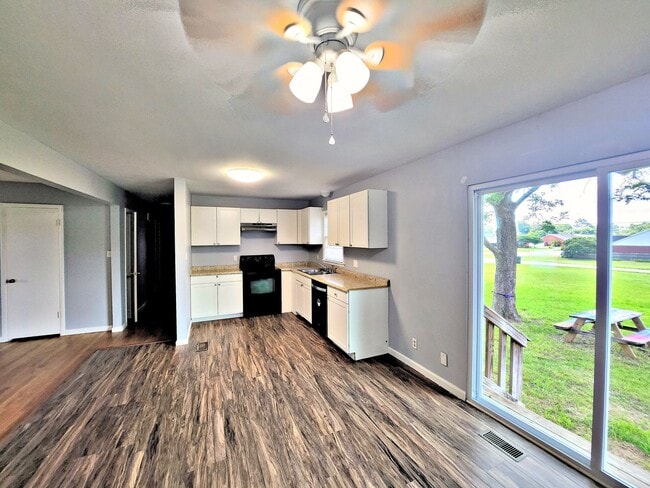 Building Photo - HOUSE FOR RENT - DECATUR