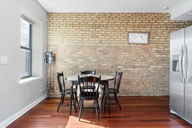 Building Photo - 1152 N Kedzie Ave