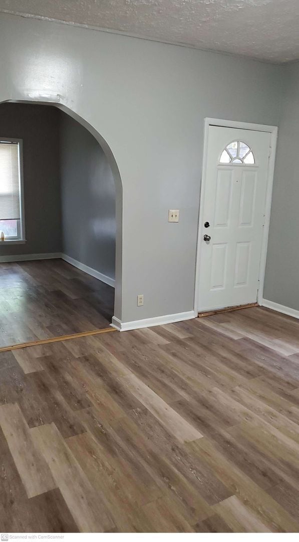 Building Photo - Great 2 bed 1.5 bath home includes bonus room and has central air conditioning!