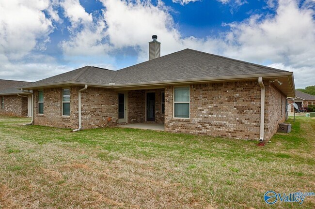 Building Photo - 102 Chadswalk Ln