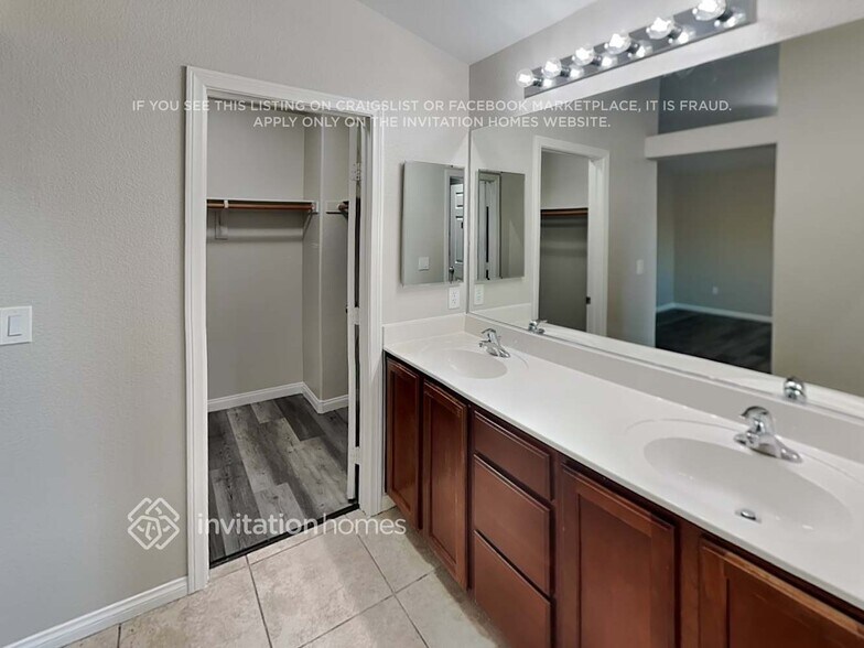 Building Photo - 5326 Coral Ribbon Ave