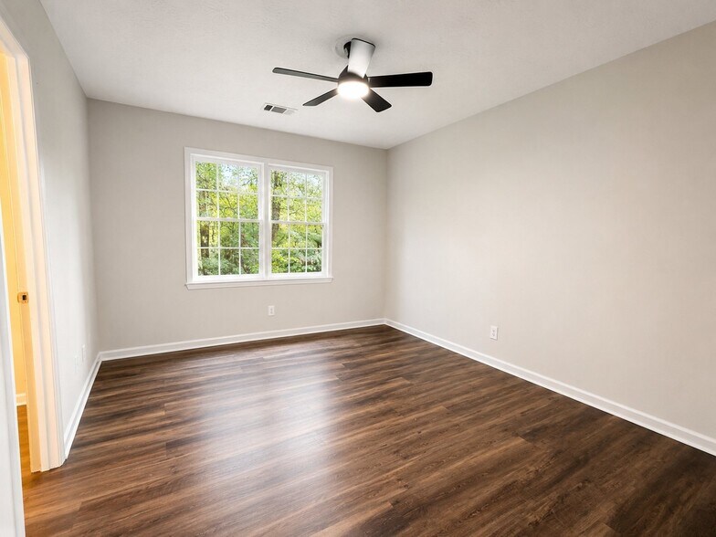 Building Photo - 1323 Sweet Pine Dr