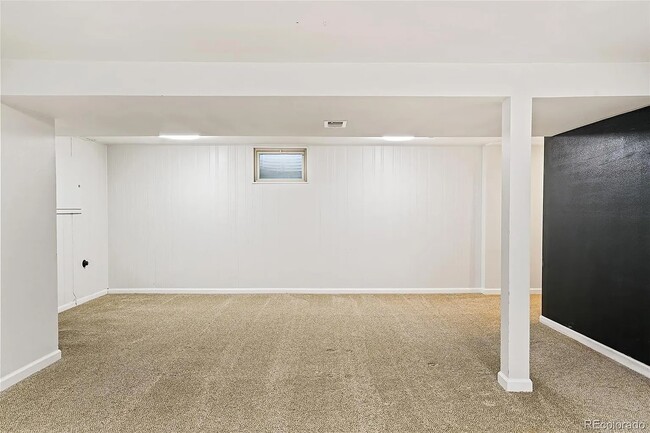 Building Photo - Gorgeous 4 bedroom modern home in Holly Hills