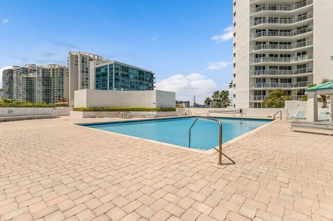 Building Photo - 16445 Collins Ave