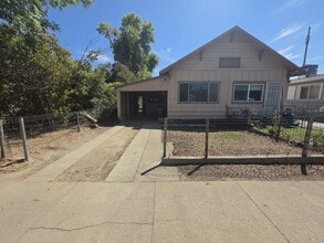 Building Photo - 1517 Solano St