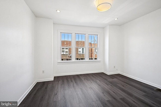 Building Photo - Modern 3-Bedroom Home Near University City...