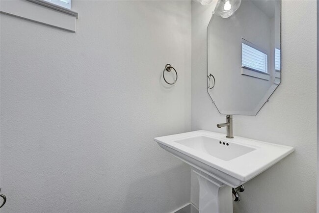 Building Photo - 1103 Euphoria Bend