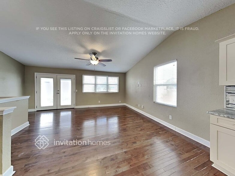 Building Photo - 410 4th St S