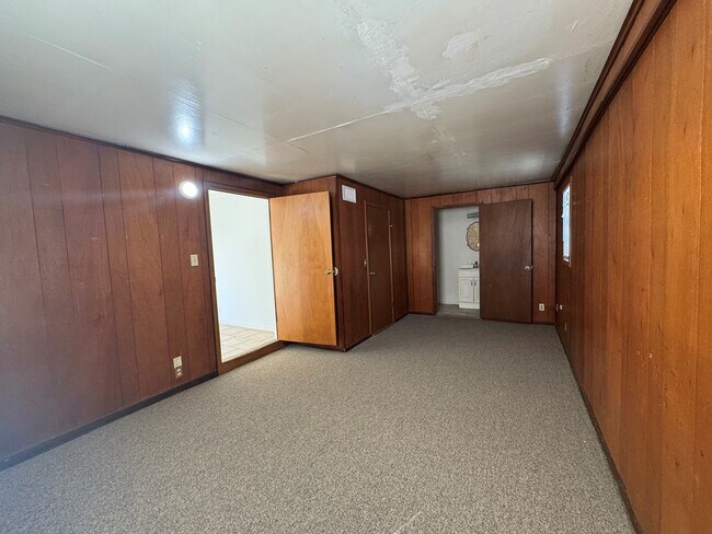 Building Photo - 3107 Merrill Ave