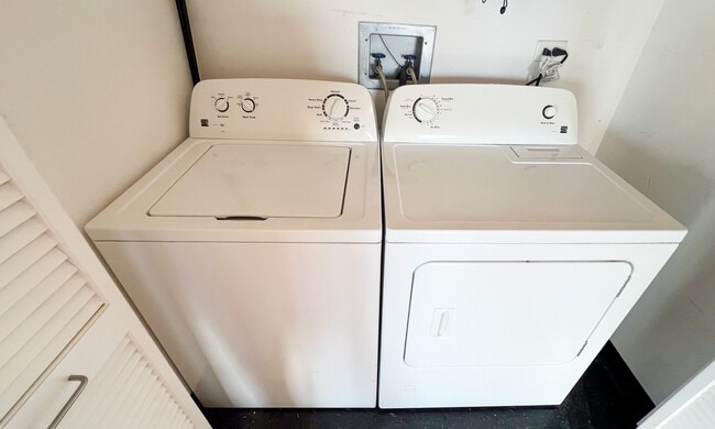 Building Photo - 100 N Hermitage Ave