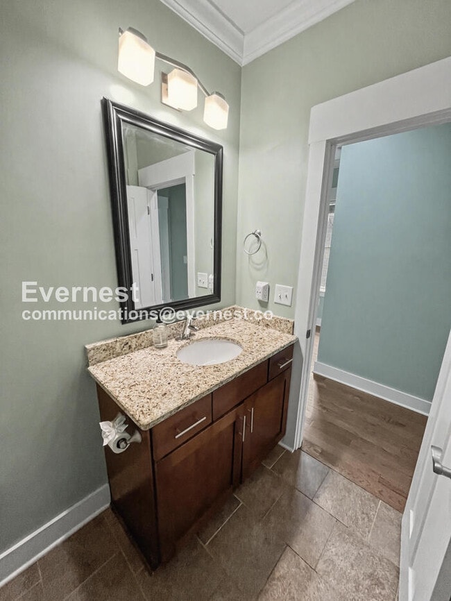 Building Photo - 1306 Pillow St