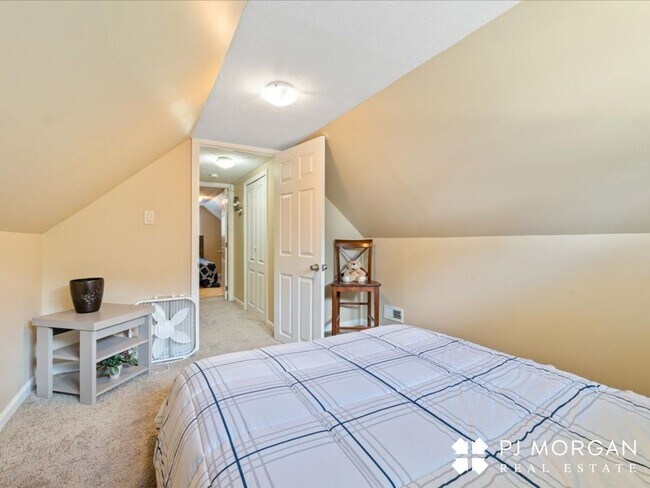 Building Photo - South Omaha Charm -$200 off first months r...