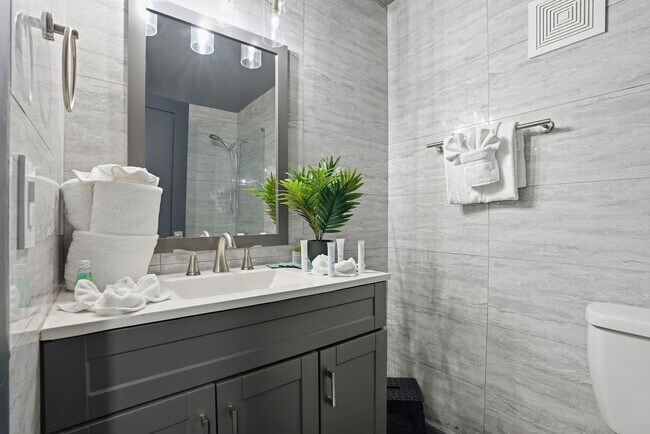 Building Photo - 8743 Thomas Dr