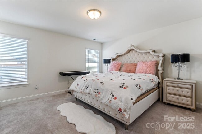 Building Photo - 116 Farrier Ln