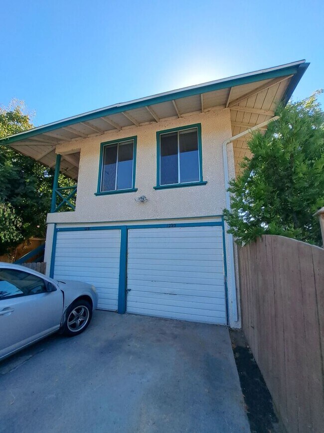 Building Photo - 1291-1295 N. Fruit Ave. (Duplex)