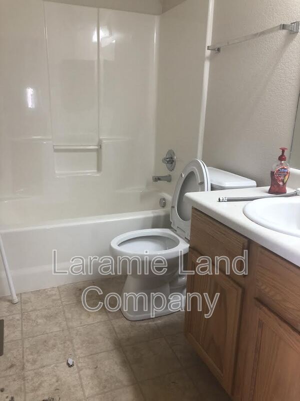 Building Photo - 1219 E Symons St