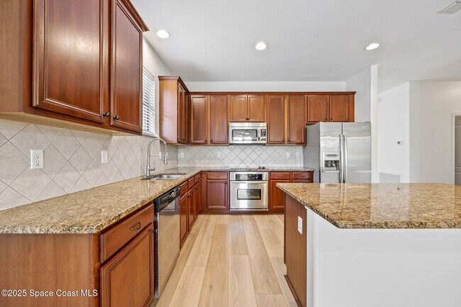 Building Photo - 739 Monterey Dr