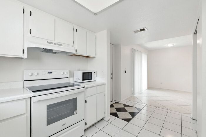 Building Photo - 1201 S McClintock Dr